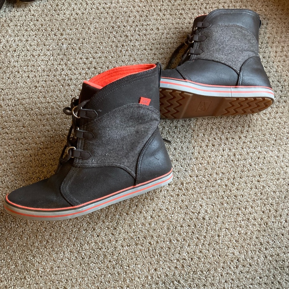 Nike Carico shoes size 8.5